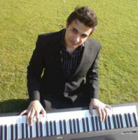 Pianist - Calvin