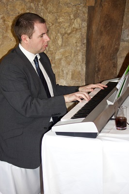 Pianist - Simon