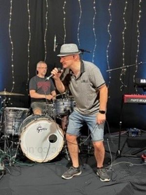 NT Covers Band singer